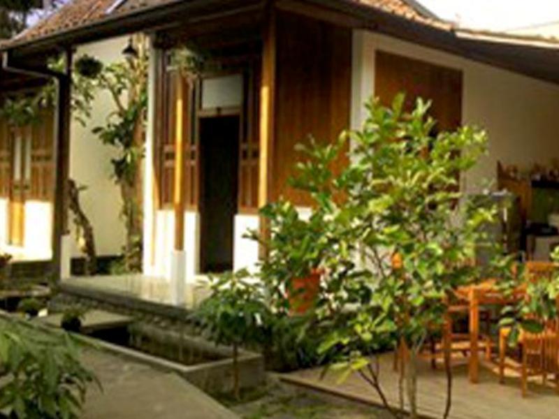 Ndalem Mj Homestay Yogyakarta Exterior photo
